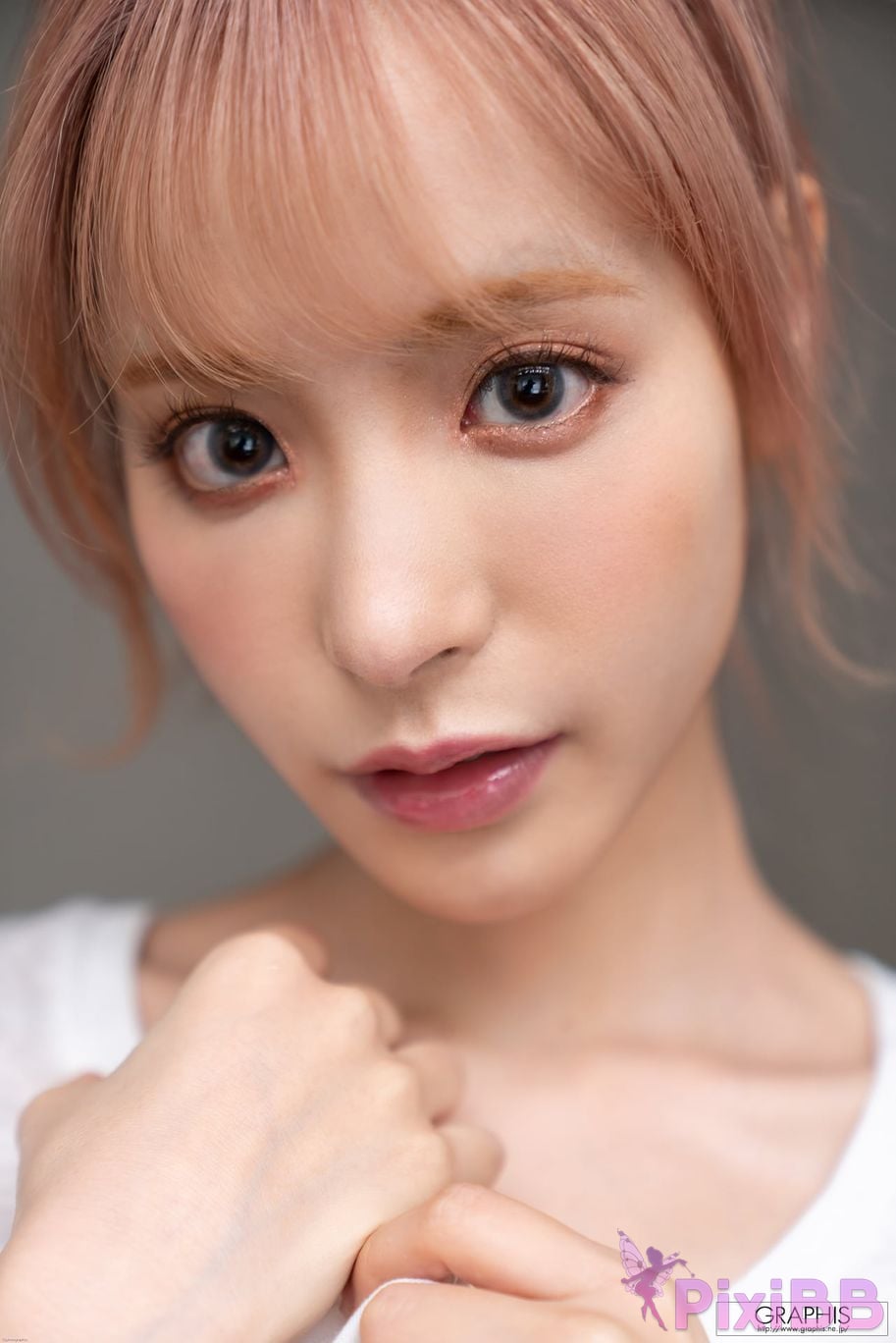 Japanese Idol Kana Momonogi I s i t M o m n g Graphis SUMMER SPECIAL 2020 Change PixiBB.COM 057